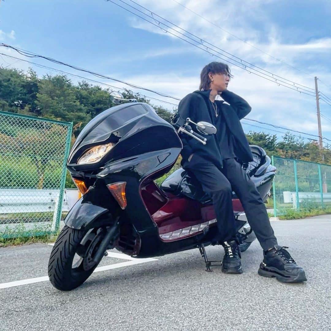 KOHEYのインスタグラム：「実家帰省。久々の愛車ドライブ。」