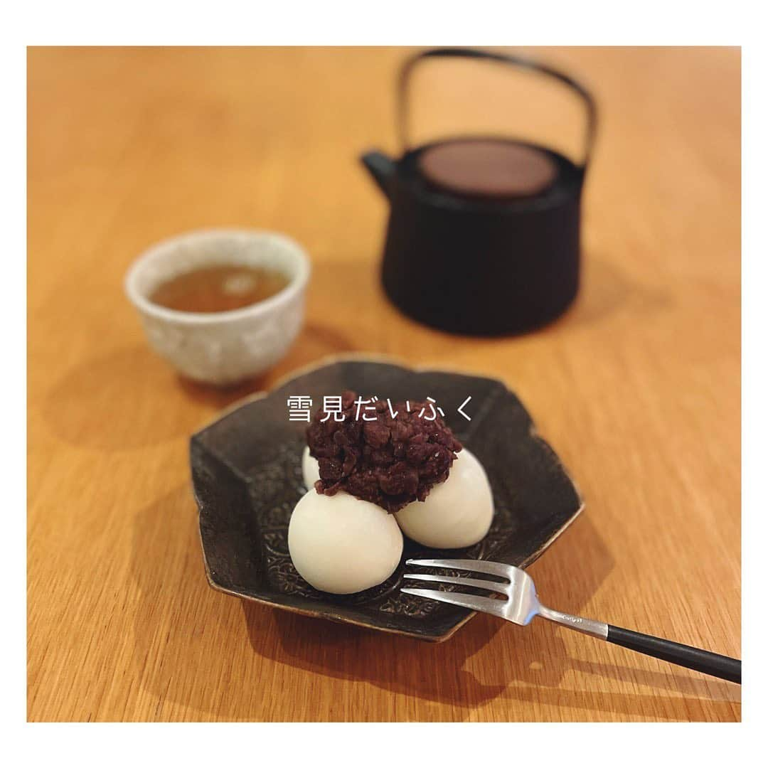 笹峯愛さんのインスタグラム写真 - (笹峯愛Instagram)「晩ごはん後に 雪見だいふくにあんこ。  旦那から 「けっこうなモノ食べとるな」 と言われてます。  わかってるのよ、良いのよ、ほっといてーーー。  #あんこ は#先日 #炊いた やつ。 #自分 で#作る 時は#塩っけ #多め です。  なので#甘い #バニラ と#合う のですよ〜😋」9月25日 21時01分 - mineco.m