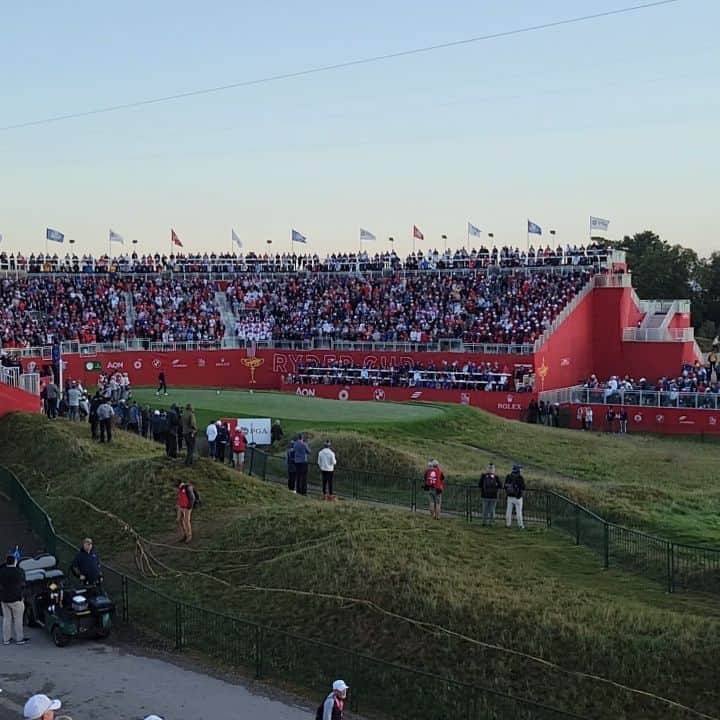 ペイジュ・マッケンジーのインスタグラム：「And they are off....」