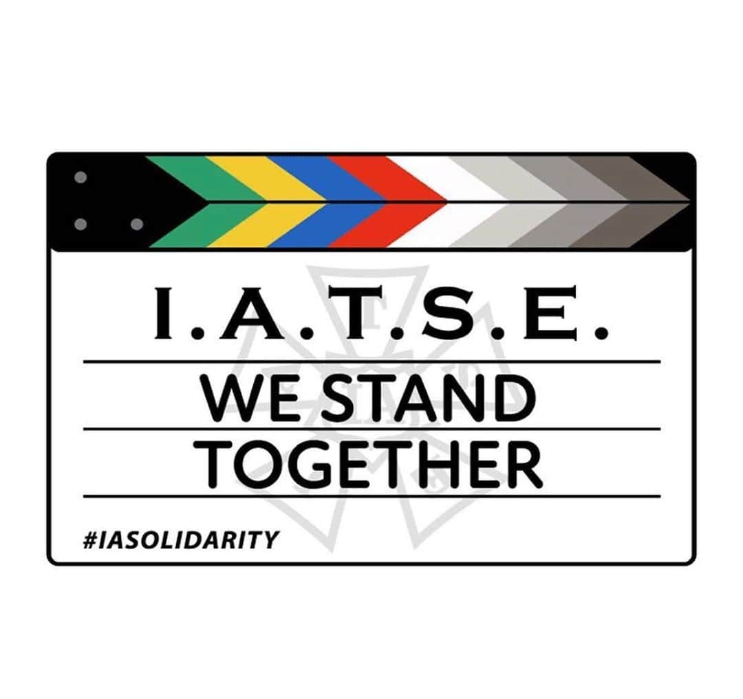 ローレン・コーハンのインスタグラム：「None of what we do is possible without our crews. I stand with IATSE! #iasolidarity 💪🏼」
