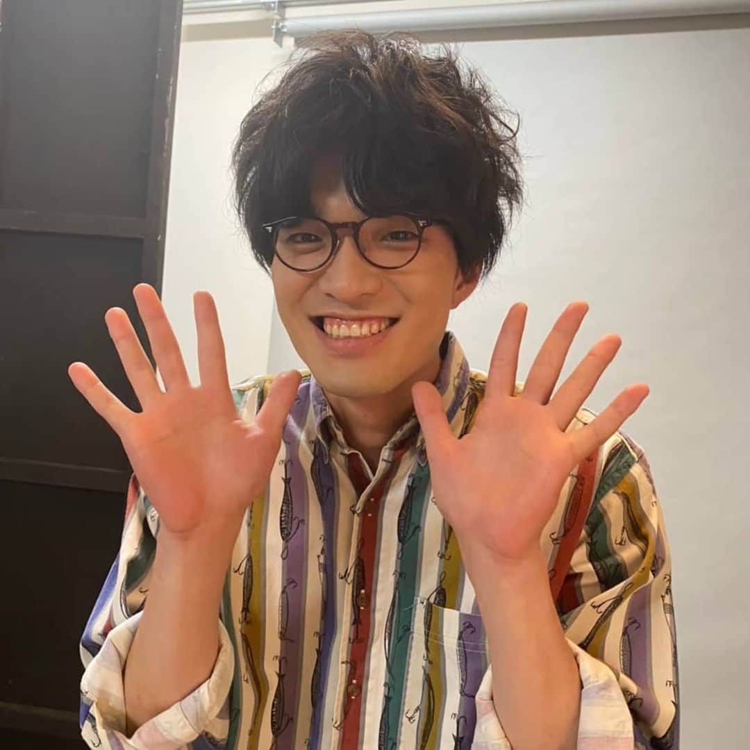 推しの王子様さんのインスタグラム写真 - (推しの王子様Instagram)「『#ぼくの推しは王子様』のビジュアル撮影のオフショット  みんな全開ニコニコ☺️ すでに仲良しで楽しい雰囲気が伝わってきてました  #瀬戸利樹 #徳永えり #佐野ひなこ #谷恭輔  #推しの王子様 #推しプリ」9月25日 21時26分 - oshi_no_oji