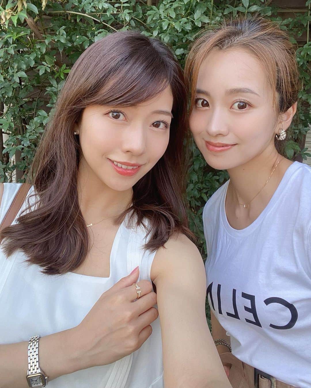 のインスタグラム：「・ ⁡ ⁡ 大好きな夏が終わっちゃった...🍉👋 ⁡ ⁡ この夏はこのワンピースと親友に 大変お世話になりました🕊 ⁡ ⁡ ⁡ @m_maglie_le_cassetto_official  のワンピースは着やすくて 形がキレイなものばかり。 いつも展示会が楽しみです☺️✨ ⁡ ⁡ ⁡ ⁡ #おそろい になってしまった🤣 #夏の終わり #😢 #曽田茉莉江 #小野寺結衣 #ワンピース #👗 #エムマーリエルカセット #mmaglielecassetto」