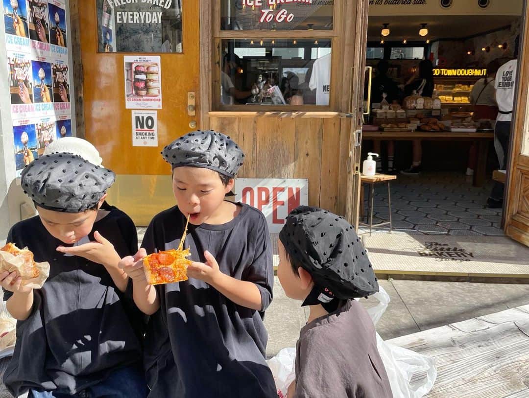 ᴋᴀɴᴀᴋöさんのインスタグラム写真 - (ᴋᴀɴᴀᴋöInstagram)「The Little Bakery Tokyo 🥐🍕🍩🇺🇸 かわいいお店🍦どれも 美味しかった〜😋💕 子供たちには、🍕が 1番人気でした❣️ * #thelittlebakerytokyo#bakery#bakerycafe#休日」9月25日 22時29分 - kanakokko_34_
