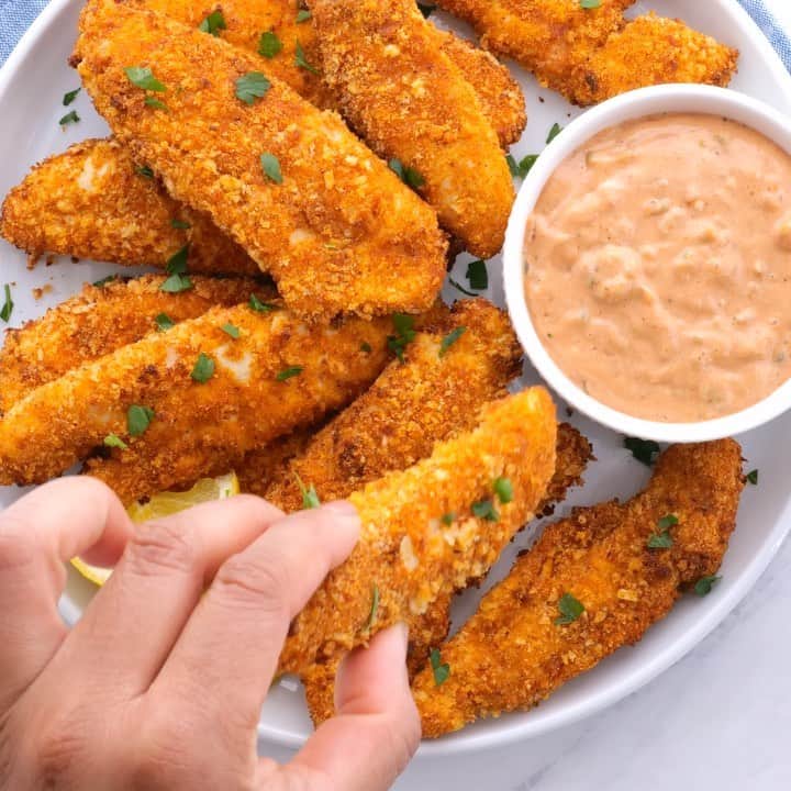 Easy Recipesのインスタグラム：「Air Fryer Chicken Strips  Ingredients 12 piece chicken tenders film removed 1 large egg olive oil spray Breading ¾ cup panko crumbs ½ cup bread crumbs 1 tbsp. paprika ½ tsp. black pepper ¾ tsp. salt ¾ tsp. onion powder ¾ tsp. garlic powder ¼ cup parmesan cheese grated Special Sauce Dip ⅓ cup light mayo ½ cup ketchup 3 tbsp. sweet relish ¼ tsp. black pepper ¼ tsp. onion powder  Full Instructions on the blog  https://www.cookinwithmima.com/crispy-air-fryer-chicken-strips/」