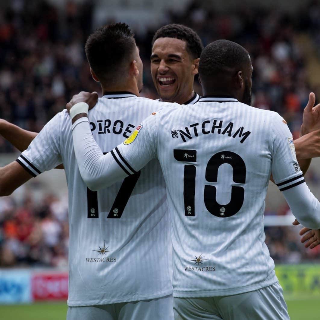 オリビエ・ヌチャムのインスタグラム：「Big  three points today ! 🦢🔥」