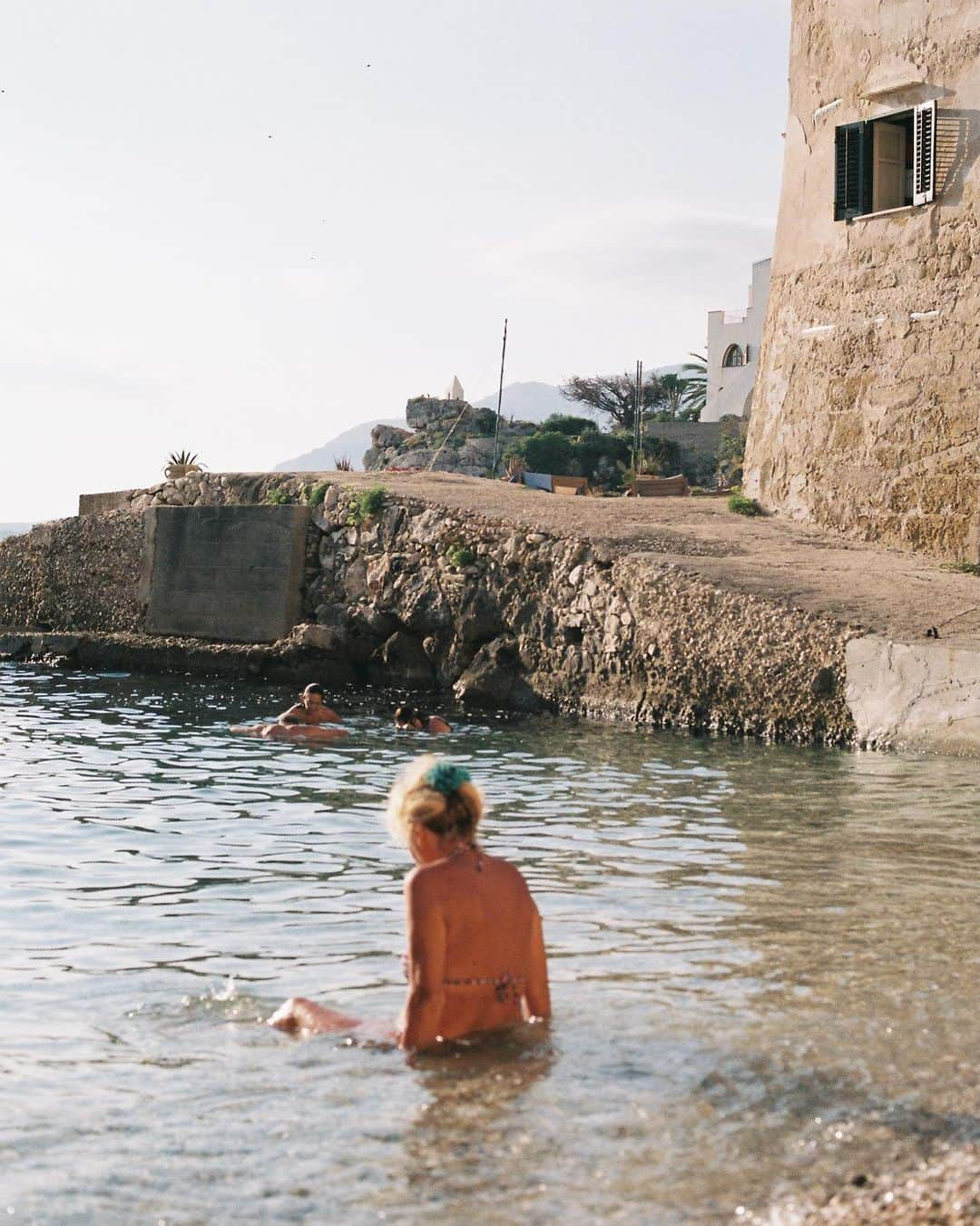 ケルシー・ロビンソンさんのインスタグラム写真 - (ケルシー・ロビンソンInstagram)「Film from the most beautiful place on earth @tonnaradiscopello」9月26日 4時02分 - krobin32