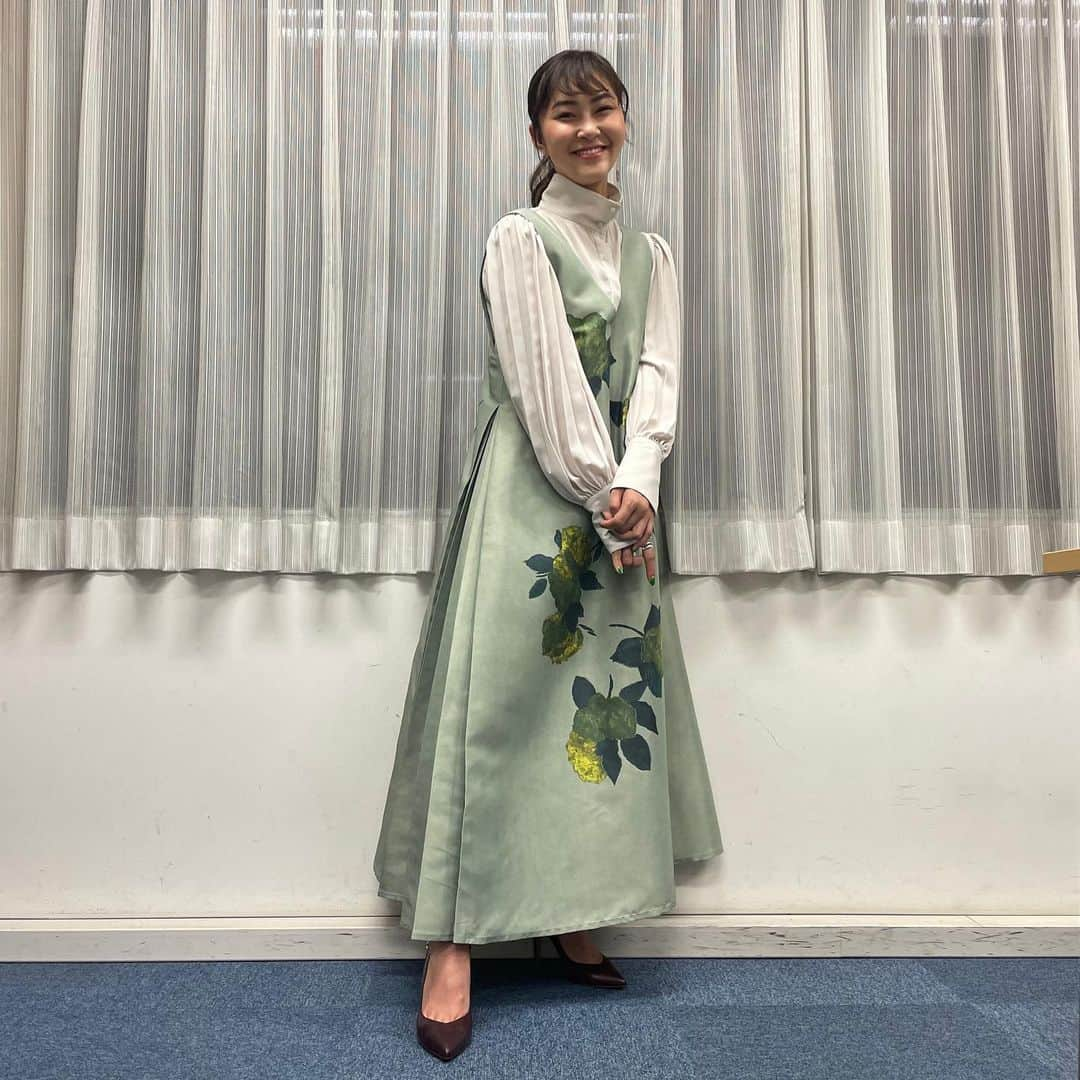 村上佳菜子さんのインスタグラム写真 - (村上佳菜子Instagram)「...  衣装でも私服でも着させてもらっている Ameri @amerivintage 👗💕 本当に好きなの多すぎてお買い物の 時に選抜してくの本当に大変なの😂 . . . @amerivintage  @blackstone705 #Ameri」9月26日 9時59分 - kanako_m_official