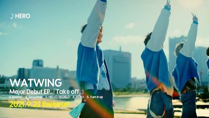 古幡亮（WATWING）のインスタグラム：「WATWING - HERO choreograph by me @ryofuruhata_watwing   HERO MVはもう見てくれましたか？ 俺の大好きな街で思い入れのある場所で撮影して頂きました🌿 ずっとお世話になっている鴨下監督です。もう大好きな監督です。 鴨下監督大好きです！！！(伝われ)  そしてこの曲は、僕が振り付けしました！ やーむずかったですね🥺 BPM175でめっちゃ早かったし、すごくキャッチーでパワフルな曲だったから簡単な振り付けが良いかもとか色々模索したんですが、しっくりこんかった！ そして、、、 今回も俺らしさ全開のフリになりました！笑笑 WATWINGみんなついてきてくれるし、この曲でどれだけ挑戦できるか試してみたかった！ 結果は最高なものができました！ 曲のパワフルさもキャッチーさもさらに伝えられるものになった！ その中でもキャッチーについては 俺らのアツさや仲の良さや若々しさを伝えたいと思ってフリを作ったら、この曲が完全にWATWINGのものになった感じがして、それがイコールキャッチーになった感じ なんか伝えづらいけどこの曲のパフォーマンス見てくれればすぐWATWINGがどんなチームなのかわかる感じ！笑 YouTubeには一部しかダンス載ってないから是非Liveでパフォーマンスにも注目して見てほしいですね☺︎ 本日の大阪ワンマンもHEROを含めた新曲5曲全てパフォーマンスするのでよろしくお願いします！  今日初めて俺らに会う人もいると思うので、そんなみんなに俺らの想いぶつけさせて頂きやす❤️‍🔥❤️‍🔥❤️‍🔥  行くぜ！win win win 昨日の自分超えて！  #WATWING#Takeoff, #HERO #dance#choreography #RYOのコレオドリ」
