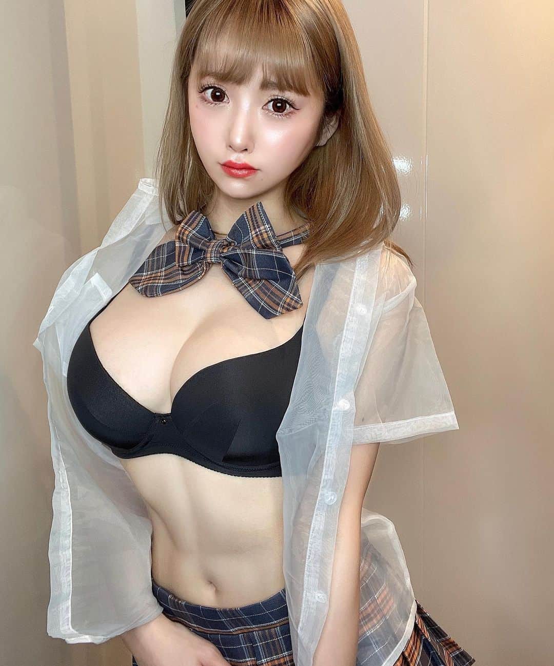 佐崎きさきのインスタグラム：「. . .皆様おはようございます。 . どれだけ今がどん底に辛い状況でも . あなたは運がいいです。 . この世界で . この今を生きている事自体が . あなたは運がいいんですよ。 . .  #腹筋 #肌肉 #腹肌 #照片 #性感內衣  #性感睡衣 #減脂 #training #gym  #gymlife #gymmotivation #muscle  #abs  #fitness #fitnessgirl  #トレーニング #腹筋女子  #운동 #사진 #미용」