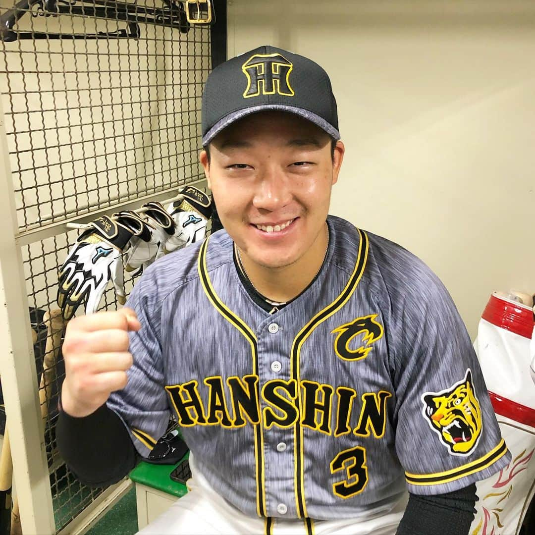 阪神タイガースさんのインスタグラム写真 - (阪神タイガースInstagram)「3回に見事な先制ホームランを放った大山キャプテン！！ナイスバッティング✨  #大山悠輔 選手 #ナイスホームラン✨  #阪神タイガース #挑超頂」9月26日 18時03分 - hanshintigers_official