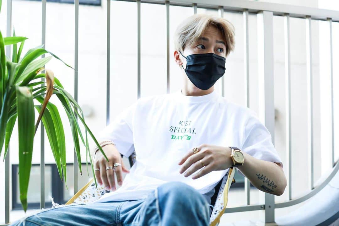 Show-heyのインスタグラム：「| @fashion_killa_apparel  @thenotfound_official  @lilbitbetter_tyo   の3アパレルのコラボTシャツが販売中！！！！  胸には『MOST SPECIAL DAY’S』 のレタリング。 このレタリングの文字は3アパレルのフォントを使用。 バックにはネームタグが縫い付けられております。  @fashion_killa_apparel のONLINE STORE で購入出来ます！ 皆様是非！  ちなみにレタリングの意味は 『1番特別な日』 皆さんの毎日が特別な日になりますように！  @naoto_lyricalthanks  @showhey198366  @chali2dance」
