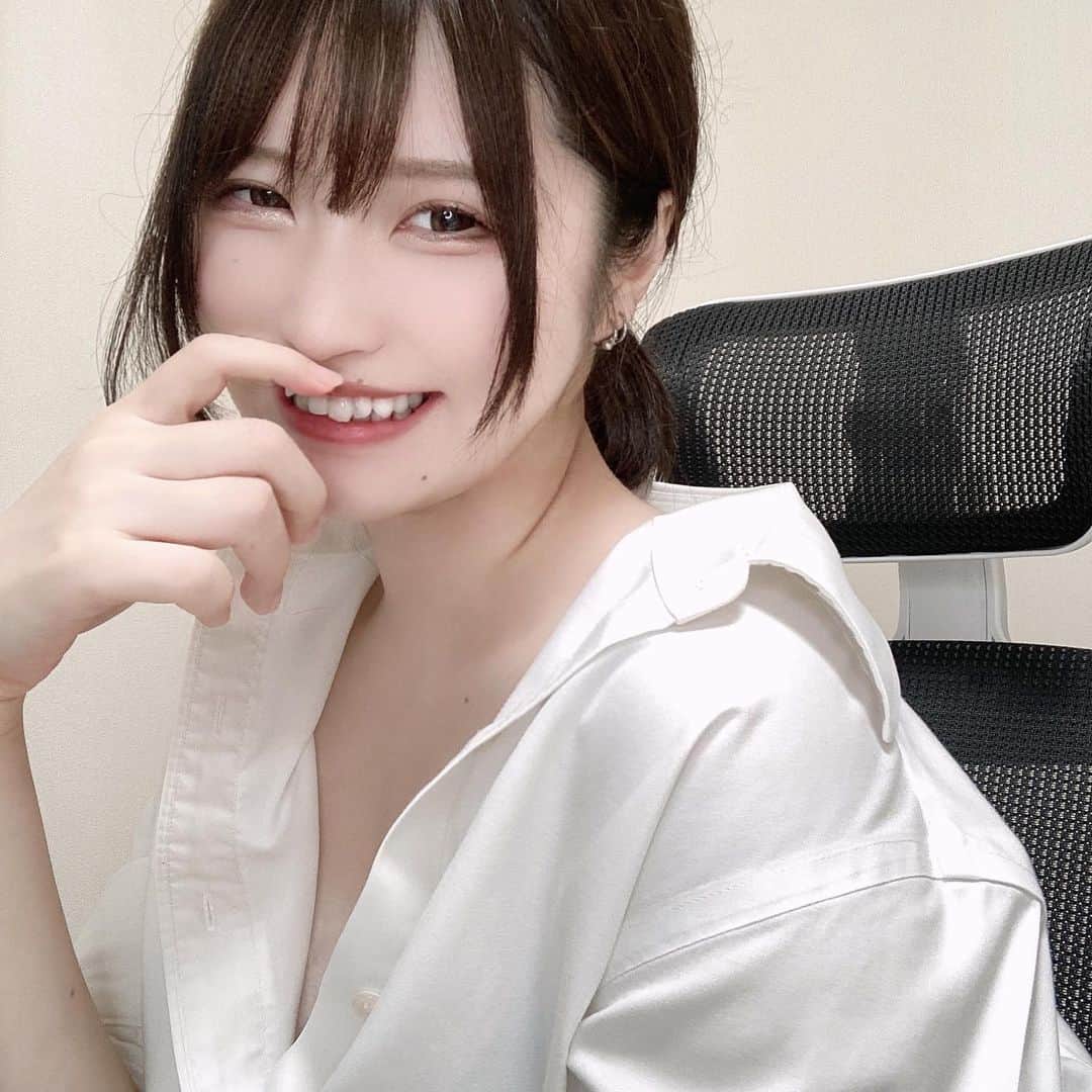 寝室のどかのインスタグラム：「涼しくてついついゴロンしたくなる季節にはいったね🤍」