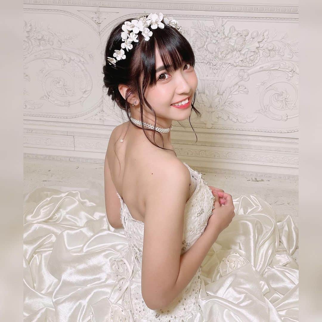 天羽希純のインスタグラム：「結婚しよ？💍💓  #ウェディングドレス #ウェディングフォト #結婚式 #結婚式コーデ #ドレス #撮影会 #被写体 #アイドル #モデル #グラビア #gravure #可愛い女の子 #フェチ」