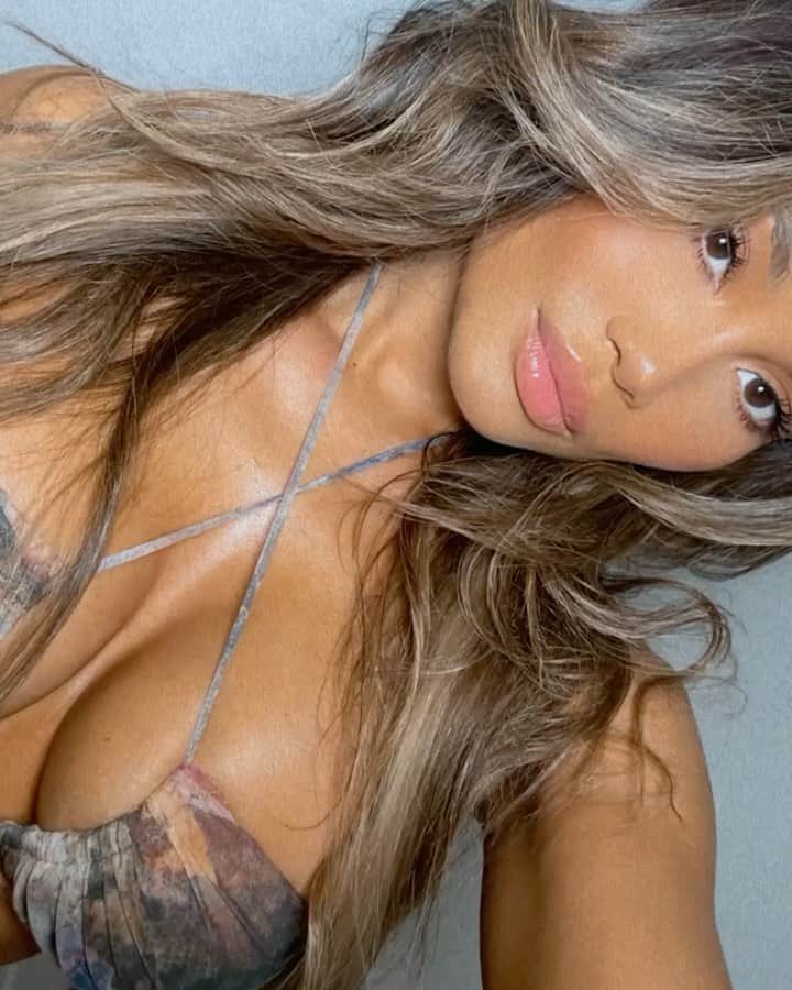 ダフネ・ジョイのインスタグラム：「✨ @jey_ventura @rubydubystudio ✨」