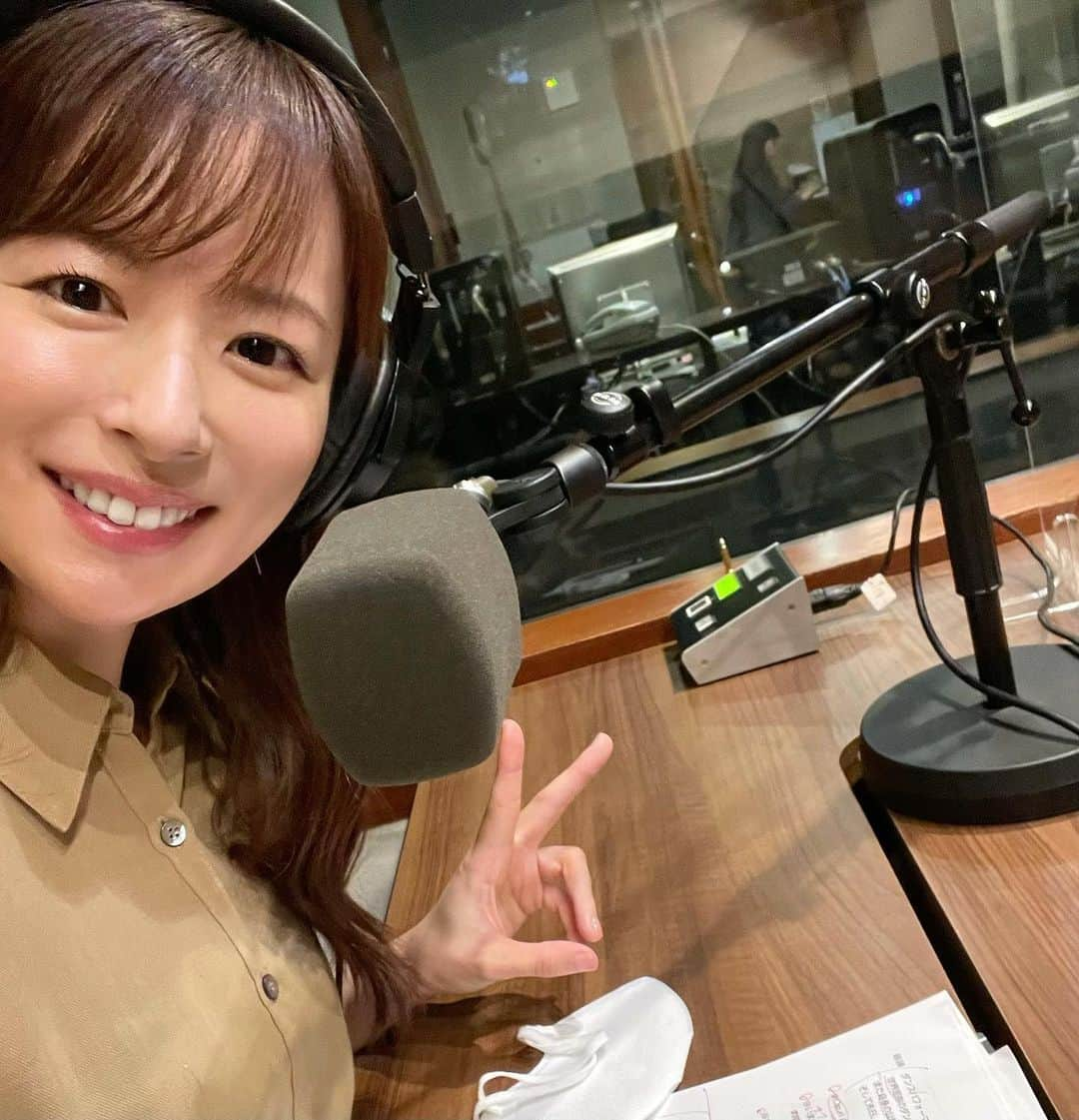 皆藤愛子さんのインスタグラム写真 - (皆藤愛子Instagram)「❤︎ 📻♪ #窓カフェ #tfm  #皆藤愛子 #びよーん」9月26日 12時08分 - aiko_kaito_official