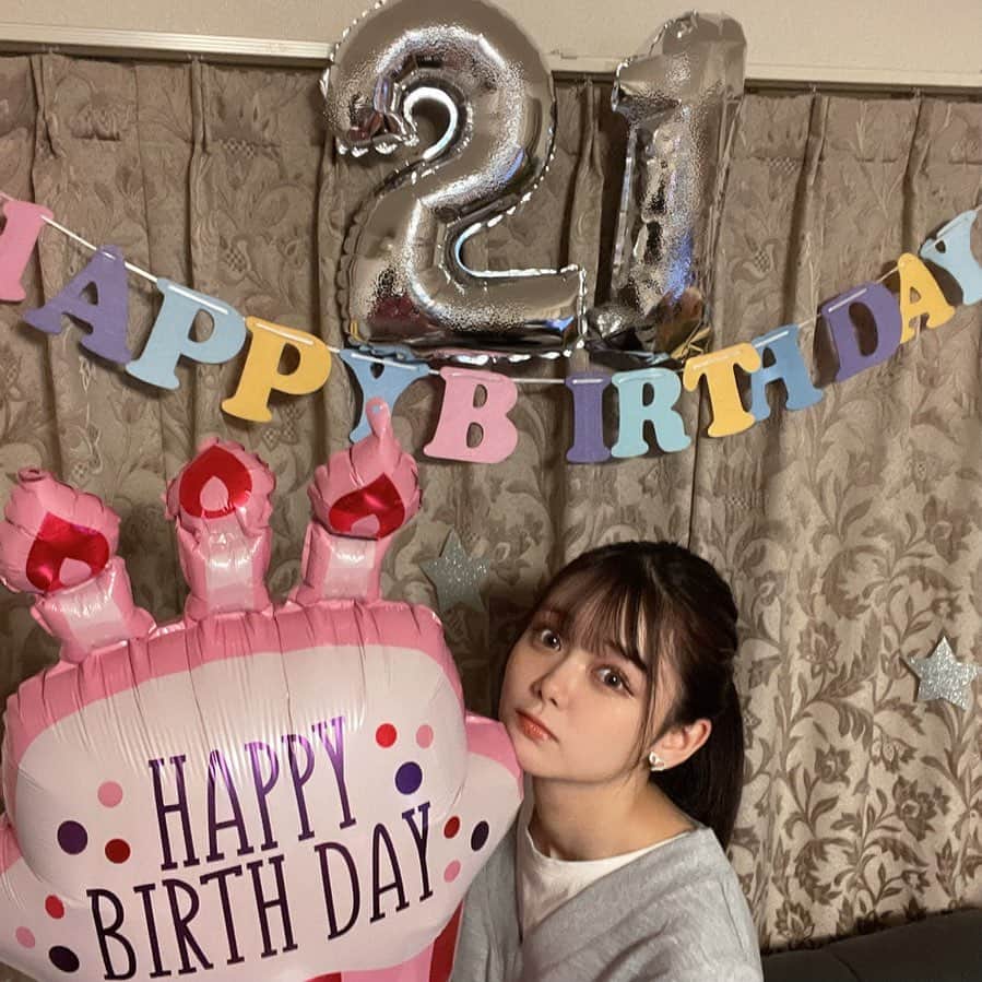 宮川里奈のインスタグラム：「9.26🎂 21歳になりました〜〜 わーーい！ 大好きな家族と大好きな友達とこんな私を応援してくれる方がいて毎日幸せだな〜と思います🥳 21歳なにか少しでも変われるように がんばります！ 🏃🏼‍♀️🏃🏼‍♀️🏃🏼‍♀️🏃🏼‍♀️🏃🏼‍♀️🏃🏼‍♀️ #21歳 🤍」