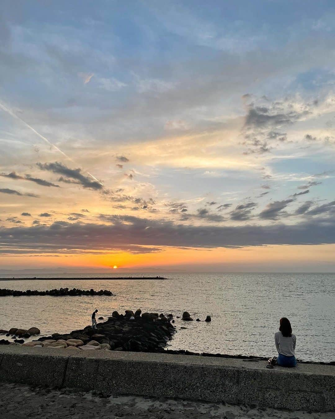 藤井美菜さんのインスタグラム写真 - (藤井美菜Instagram)「. 新潟で見た夕陽。 니가타에서 봤던 석양.  Beauruful sunset in Niigata.  #新潟#新潟観光#夕陽#海#니가타#니가타관광#석양#바다#niigata#sightseeing#sunset#sea」9月26日 14時41分 - fujii_mina_0715