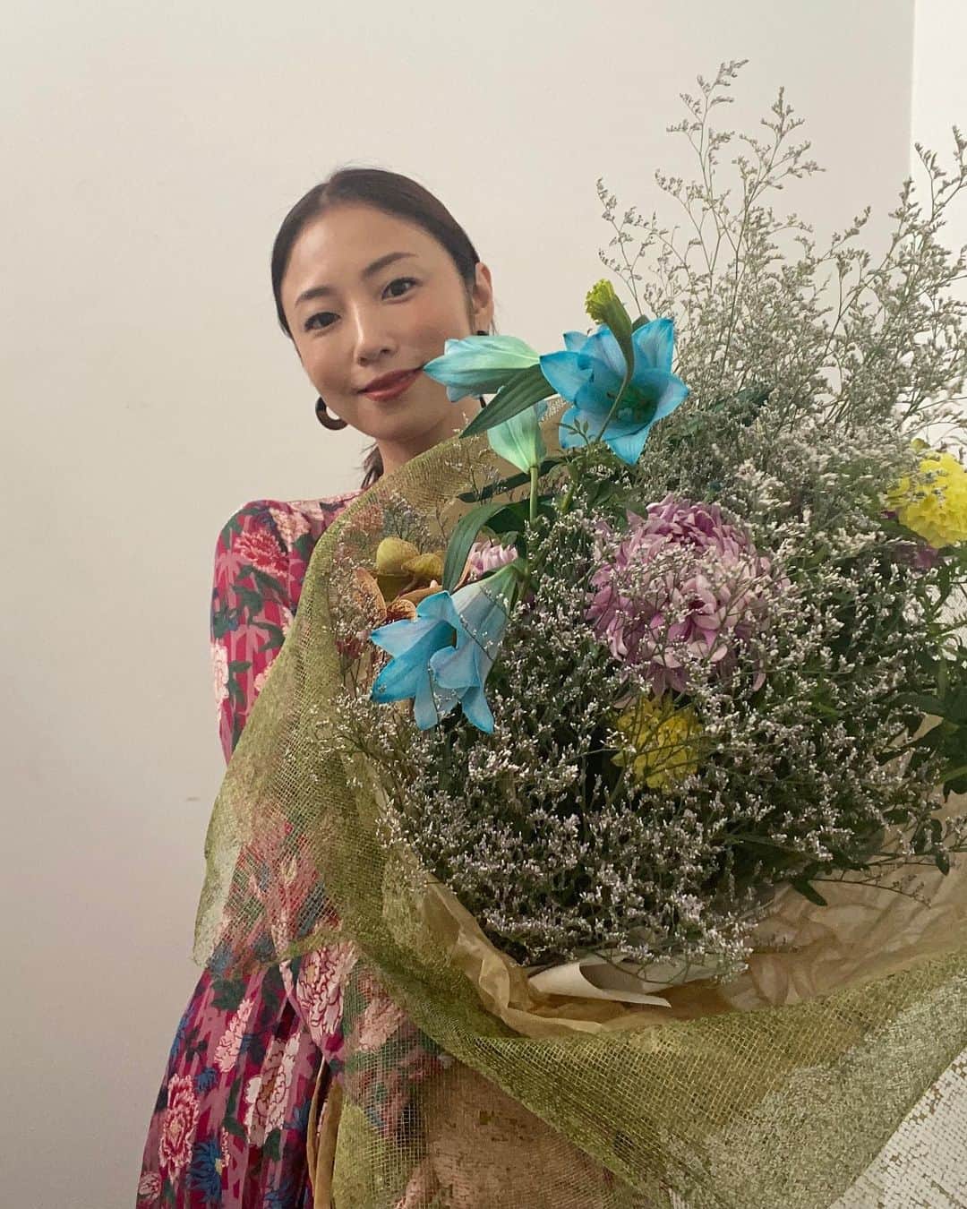 MEGUMIのインスタグラム：「40歳になりましたー！ そして今年デビュー20周年だそうです🤩 関わってくれてる皆さん、 いつも本当にありがとうーございます🙏🏻 40代もよろしくお願い申し上げます🙏🏻❤️」