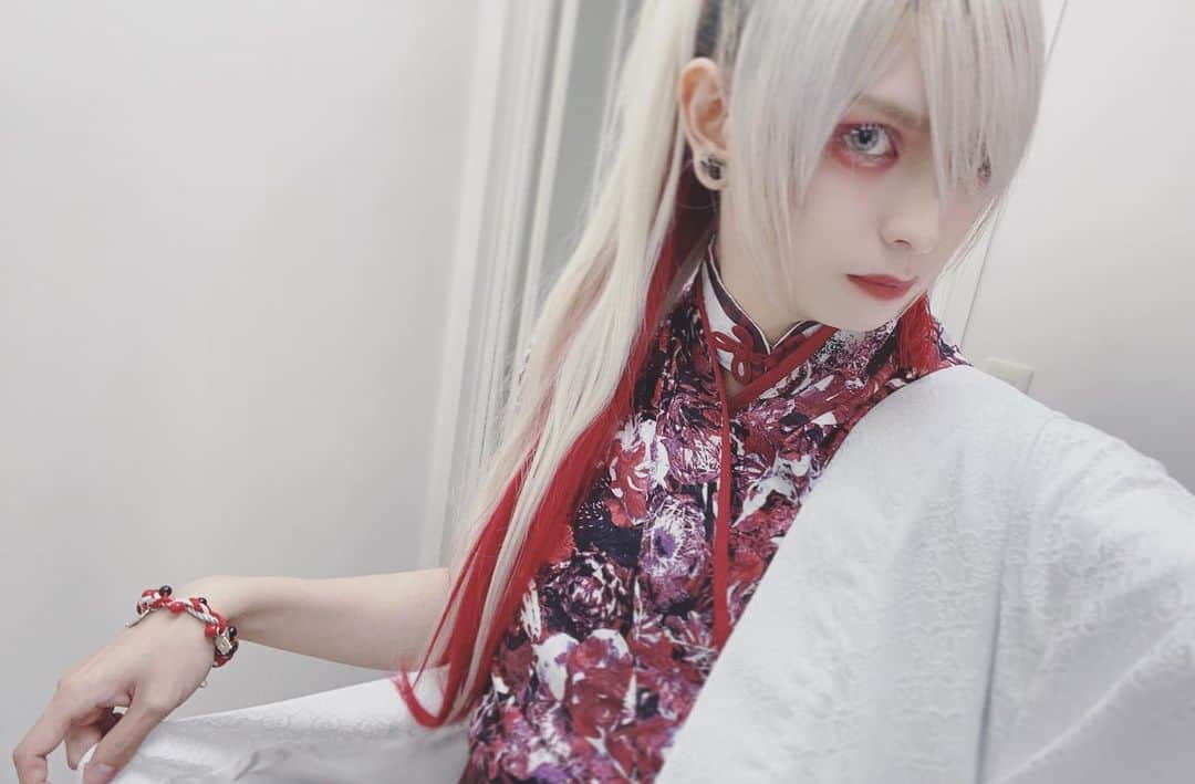 龍矢さんのインスタグラム写真 - (龍矢Instagram)「今回の衣装、羽織の下は花だらけです🥀」9月26日 15時29分 - ryuya_zigzag