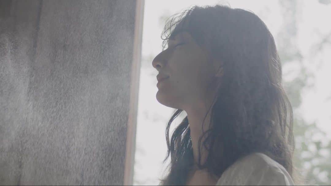 猪俣ユキのインスタグラム：「A DAY with EAU de SABON   Cast: Mana Takase Creative Director: Takaki Onoda Producer: Takuma Iso Production Manager / Styling: Shinya Fujihiro  Director : Yuki Inomata  Director of Photography: Erika Shimizu Lighting Director: Kosei Kobayashi Color Grafing: Taito Oyama (Progressive) Prop  Decorator: Kanae Matsui Hair Make: Itatsu Production: XPD」