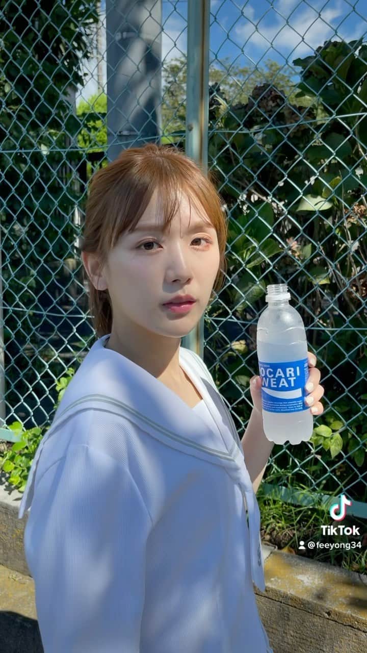 ひよんのインスタグラム：「🌻🌈🎐  夏の最後に🤣笑 マネージャーさんが撮ってくれた❣️  #ひよん本」