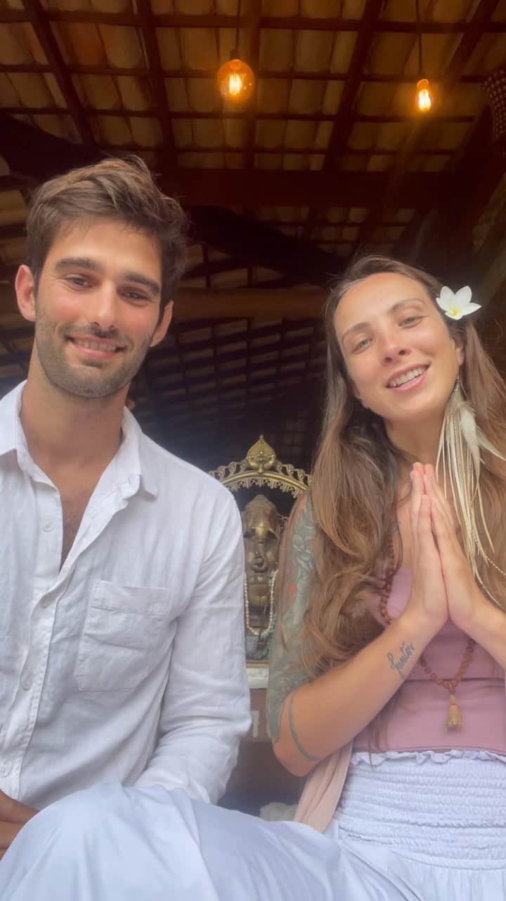 Ricardo Baldinのインスタグラム：「Gratidão a todos que participaram desse lindo encontro no @festivalakasha para falar sobre a importância dos relacionamentos para o auto conhecimento. Através do Yoga trazemos muitos aprendizados não só para os relacionamentos mas para a vida no geral, trazendo leveza e resiliência.  Gratidão eterna @isabellapitaki pela parceria, pelos aprendizados e mais além, pela sua existência.  ❤️」