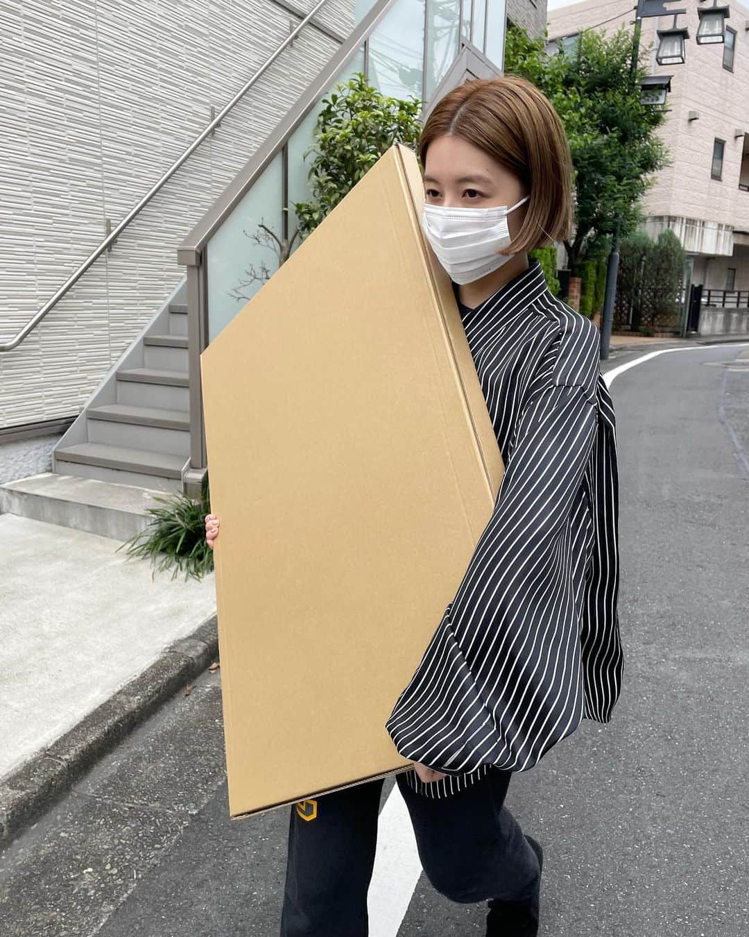のインスタグラム：「. 撮影終わりに寄り道したら、可愛いポスター見つけた😍😍」