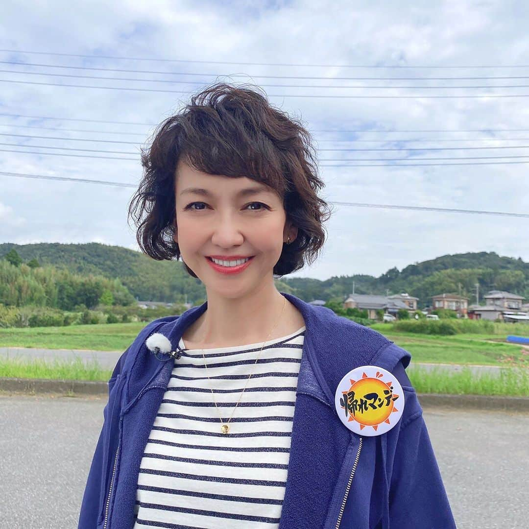 賀来千香子さんのインスタグラム写真 - (賀来千香子Instagram)「こんばんは✨  明日9月27日(月) 18時45分から放送の『帰れマンデーみっけ隊‼︎』 〜秋の新作旅！千葉・房総半島の秘境で激レア絶品すし続々発見！大爆笑すし歩き旅！〜 に出演いたします！  おかげ様で常連のようにお声掛けいただき、本当に嬉しいんですが😊、サイコロの瞬間は毎回ドキドキ‼️ 今回も、何が飛び出すやら💦という感じです😓  とにかくよく歩きました💨  タカアンドトシさん、 西垣匠さん、 アンタッチャブルの山崎弘也さん、 3時のヒロインのかなでさん、と一緒に、房総半島秘境の旅😊  私達の楽しい珍道中をぜひ！御覧下さいね🌟  #帰れマンデーみっけ隊‼︎ #テレビ朝日 #千葉 #房総半島 #寿司 #タカアンドトシさん #西垣匠さん #山崎弘也さん #かなでさん #賀来千香子 #chikakokaku」9月26日 20時32分 - chikako_kaku_official