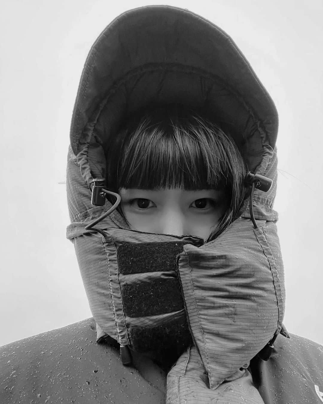 新井貴子のインスタグラム：「Wonderful adventures in Iceland🌏💙  撮影でIcelandへ✈︎ (Thanks @oliviernoraz for making my hair so shiny even on the glacier♡)  I hope to be back again soon!!🇮🇸💕」