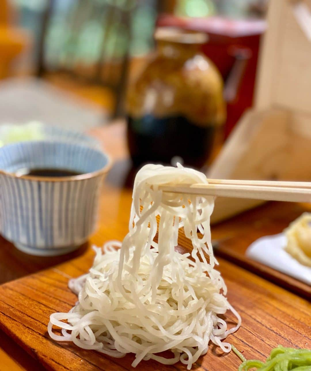 土屋香織さんのインスタグラム写真 - (土屋香織Instagram)「ꕥ .群馬 伊香保 いけや🥢 伊香保で素敵な手打ちのお蕎麦屋さん発見💡 . 三色天もり🤤♡♡♡ 更科・茶蕎麦・田舎蕎麦の3種類。 お上品でとってもおいしかった✨ Pic3枚目は かも南蛮🦆 . お蕎麦大好き❣️ 旅の時の食事はお蕎麦率が高いです( ˘͈ ᵕ ˘͈ ) 渋川市は #水沢うどん というのが有名なようですが 今回はお蕎麦にしちゃった😙 . . . #伊香保グルメ #伊香保温泉 #かおgourmet #いけや #蕎麦スタグラム #蕎麦 #お蕎麦 #お蕎麦屋さん #おそば #beautifulcuisines #伊香保 #タビジョ #genic_pt #joytb #otonatabi_japan #jtbで旅したい #stayway女子旅 #群馬旅行 #群馬観光 #instagramjapan #かおvoyage #exploringtheglobe #群馬グルメ #tokyocameraclub #genic_mag #retrip_nippon #genic_japan #お蕎麦大好き #そば屋」9月26日 21時06分 - kaorintsuchiya