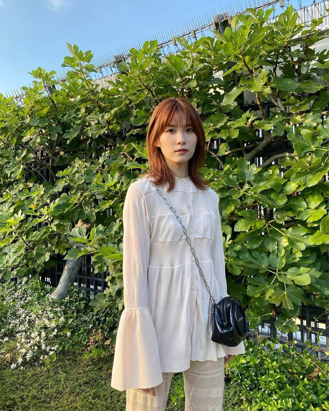 谷口めぐさんのインスタグラム写真 - (谷口めぐInstagram)「🍂  袖がぽわんってしてて可愛い...   #めぐコーデ  #furfur  #priveve  #diesel」9月26日 21時31分 - o_megu1112