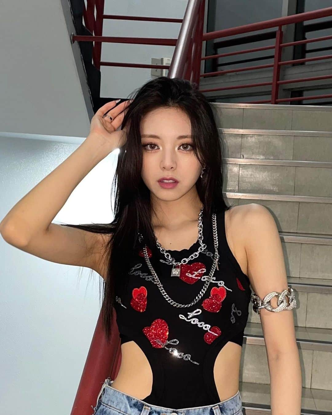 ITZYさんのインスタグラム写真 - (ITZYInstagram)「인기가요💋🖤」9月26日 22時01分 - itzy.all.in.us