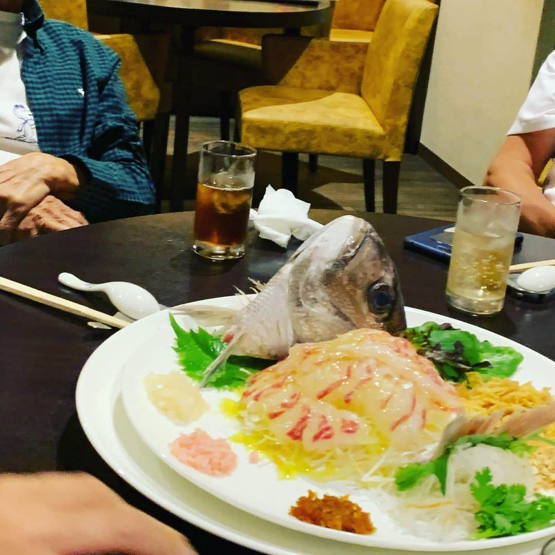 金村義明さんのインスタグラム写真 - (金村義明Instagram)「姫路で1番の中華料理屋さん 誕生日会食！ 叔父貴達にまたまた元気いただきました！ インプラント4510先生には 欲しかったパター 感謝🙇🙇🙇🙇🙇🙇🙇🙇🙇🙇」9月26日 22時23分 - yoshiaki_kanemura