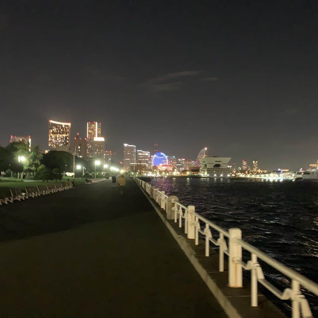 佐藤ただすけさんのインスタグラム写真 - (佐藤ただすけInstagram)「🎀  散歩👟 横浜って綺麗だよね。  #transgender #LGBTQ #Yokohama #筋トレ女子 #有酸素運動  #夜景 #デートコース」9月26日 22時49分 - tadasuke.sato
