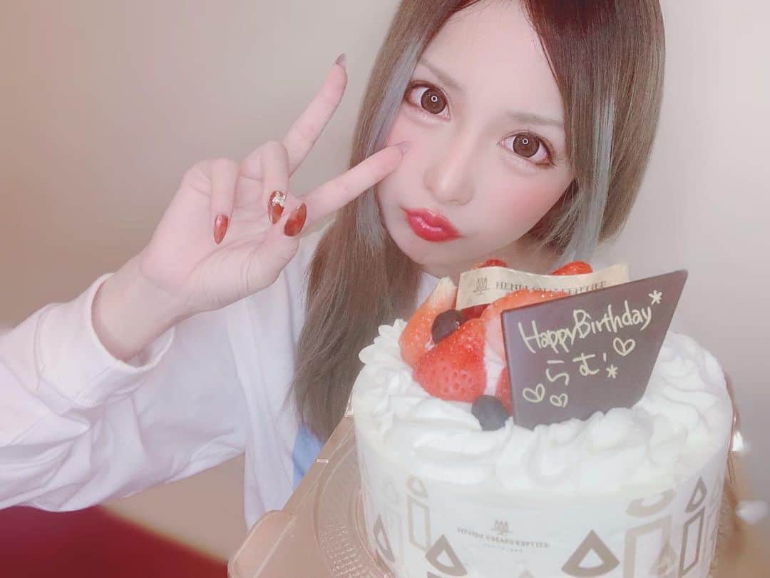 のインスタグラム：「3才になりました💗👼🏻🍼 ⁡ ⁡ #誕生日」