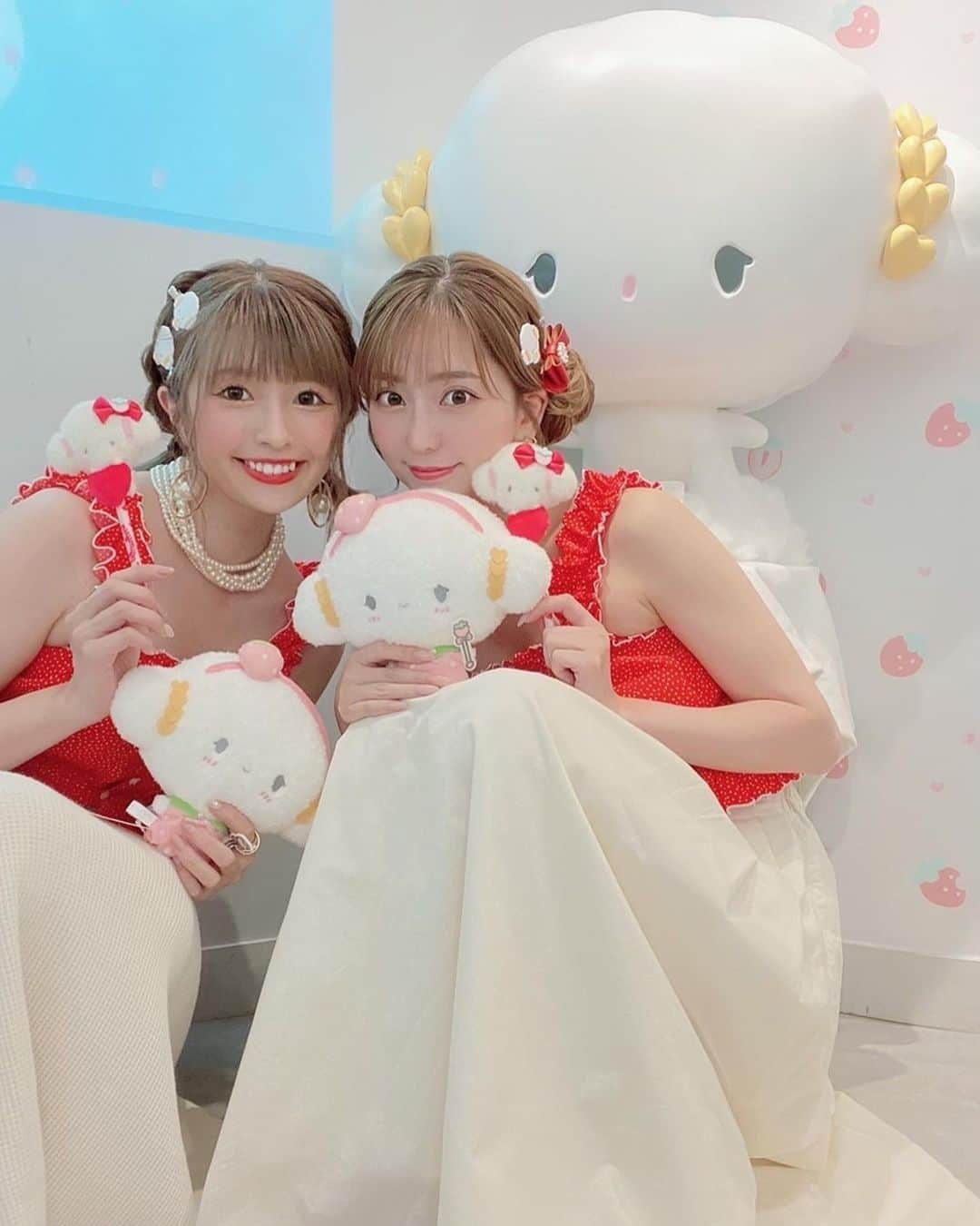 堀尾実咲のインスタグラム：「❤️🤍みるめろ🤍❤️  こぎみゅん充🍤  #cogimyun  #cogimyuncafe #cogimyunhatsukoicafe #cogimyuncollector  #cogimyunsanrio  #hatsukoicafe #sanrio  #sanriojapan  #sanriocharacters  #sanriofashion  #shibuya109  #lillilly  #lizlisa  #サンリオ #サンリオピューロランド  #サンリオキャラクターズ  #サンリオグッズ  #サンリオコーデ  #こぎみゅん  #こぎみゅんグッズ  #こぎみゅんコーデ  #キャラクターコーデ  #こぎゅみんカフェ  #こぎみゅん初恋カフェ  #こぎみゅん初恋シリーズ  #こぎみゅん初恋恋ってなんだみゅん  #初恋カフェ  #初恋cafe  #渋谷109  #渋谷カフェ」