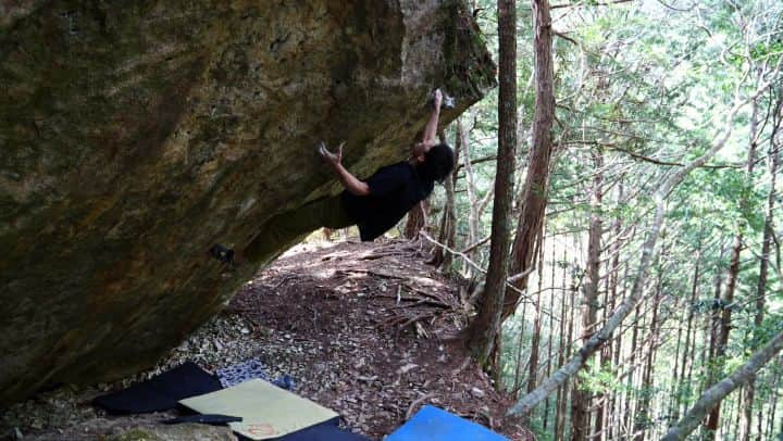 中島徹のインスタグラム：「Another clip from last spring.   problem: Idea V14/15 climber: @saruzaemon9  location: Hourai」