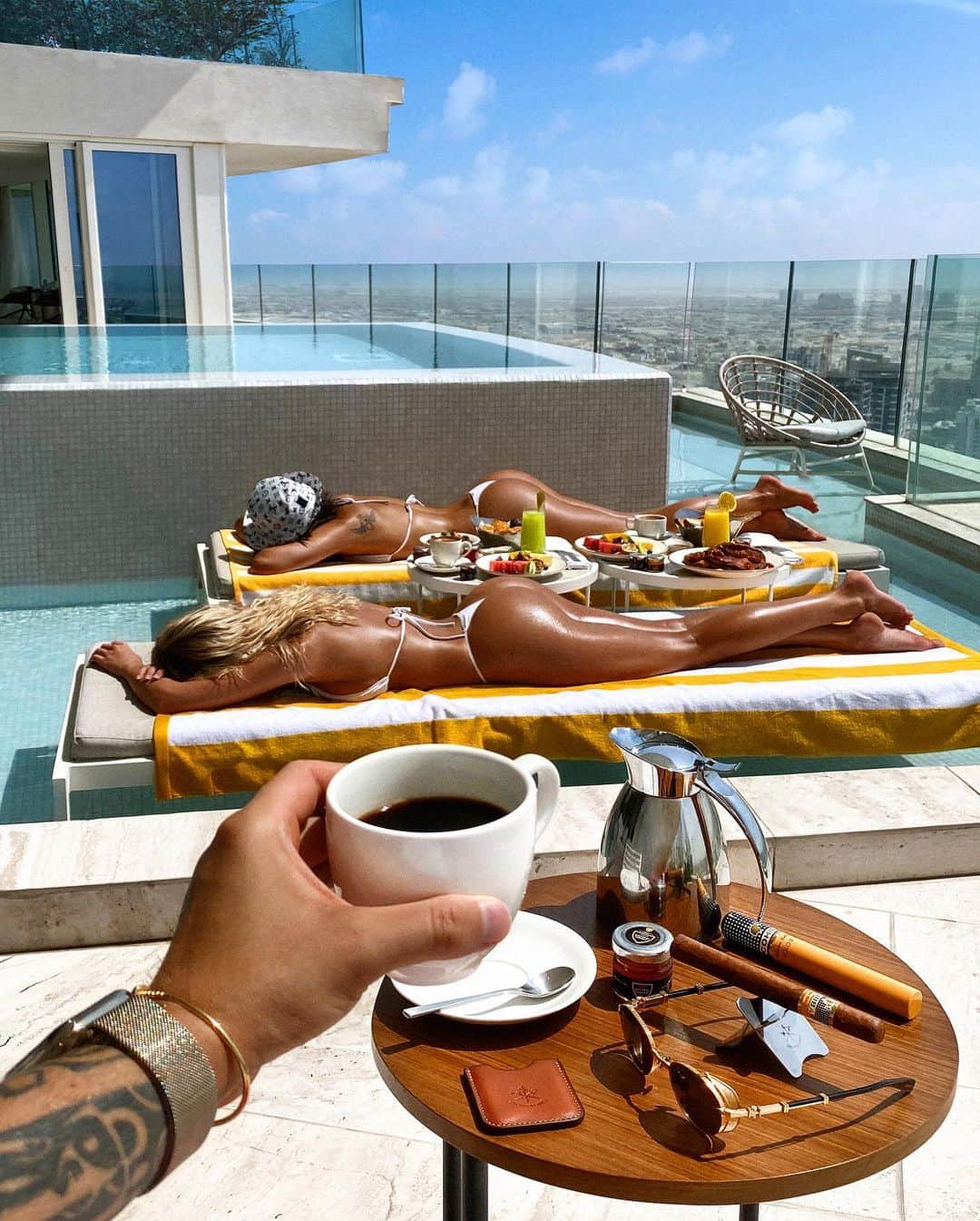 のインスタグラム：「Good morning ☕️ Club @mavrinmag  Muses @natalee.007 x @irina_dreyt  📸 @a_mavrin x @cosmos_ph x @mavrinstudios  📍 @fivejumeirahvillage」