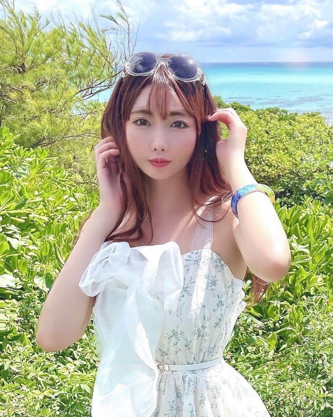 坂地久美さんのインスタグラム写真 - (坂地久美Instagram)「🌈島全体が、とっても神秘的に感じたよ🌈  うるうるん🥺💕  #久米島 #くーみん #球美の島 #球美 #はての浜  #ロケ撮影 #海 #沖縄 #離島 #kumejima #iland #kumeiland #japan  #japanesegirl #japanesemodel #インスタグラビア #グラビア #グラビアアイドル #グラドル #アンニュイ #アンニュイヘア #アンニュイ女子 #グラビアdvd #dvd発売 #sakachikumi #kumisakachi #坂地久美」9月27日 12時31分 - sakachikumi