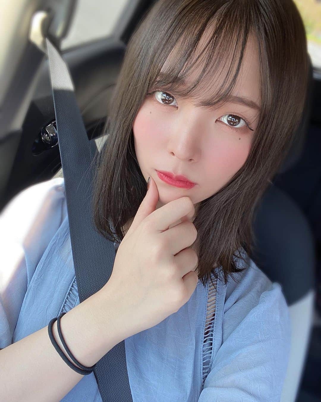 中峰みあのインスタグラム：「ドライブ…行きませんか？(*´-`)💙 （尚写真は撮影移動中( ◠‿◠ )）  #デート #彼女感 #ドライブ #被写体 #撮影 #沖縄 #写真集 #japanesegirl #portrait #selfie #okinawa #driving #followme #粉我 #日本的 #偶像 #팔로우환영 #팔로미 #오오티디 #셀카 #셀피」