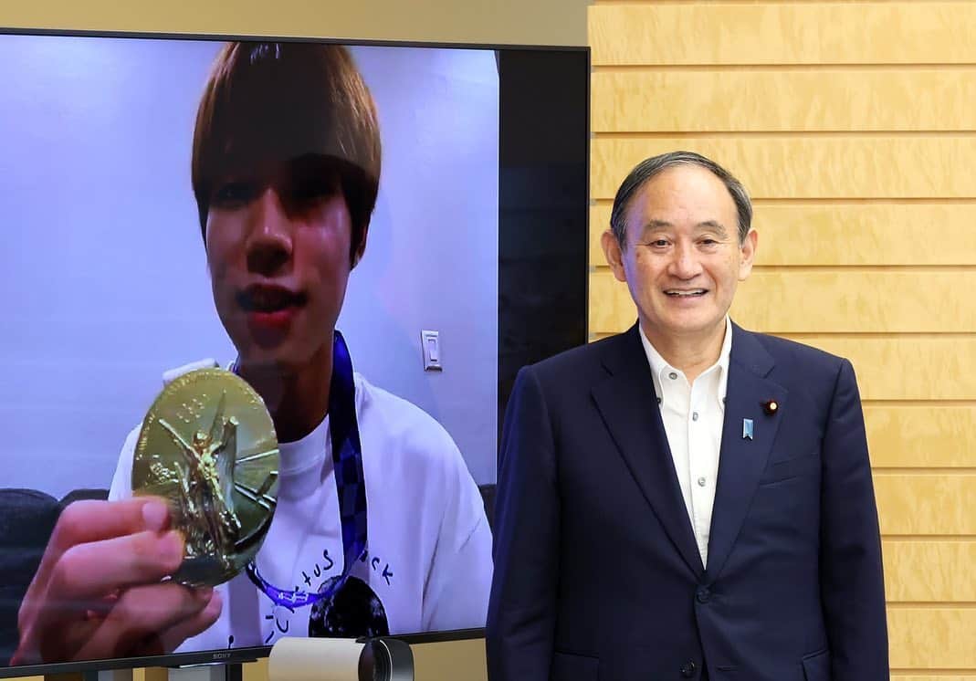 堀米雄斗のインスタグラム：「We just had a Zoom meeting with Mr. Suga, the Prime Minister of Japan🇯🇵 今菅総理大臣とオンライン対談さしていただきました。色々話せてよかったです！貴重な時間ありがとうございました！ @suga.yoshihide」
