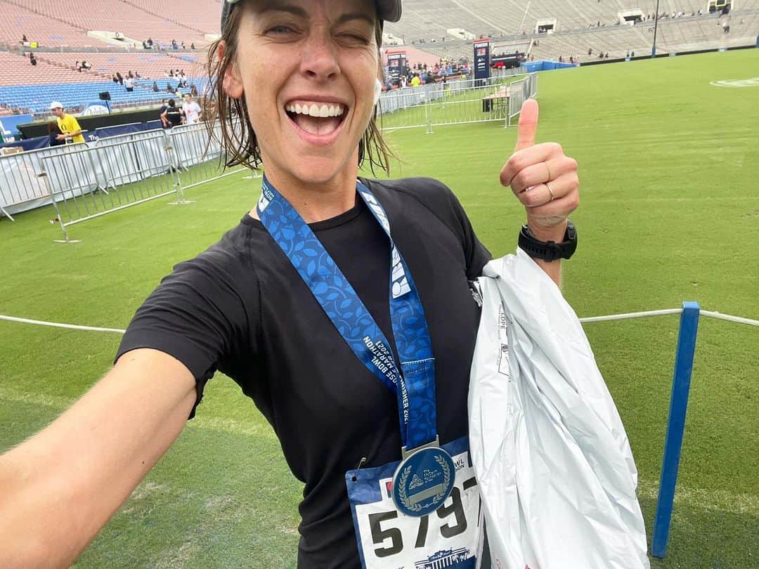 ジェシカ・ストループのインスタグラム：「Yeeeehaw. LA Rose Bowl Half Marathon in the bag baby! Well done to everyone who showed up this morning. Next stop, LA Marathon Nov 7!!!」