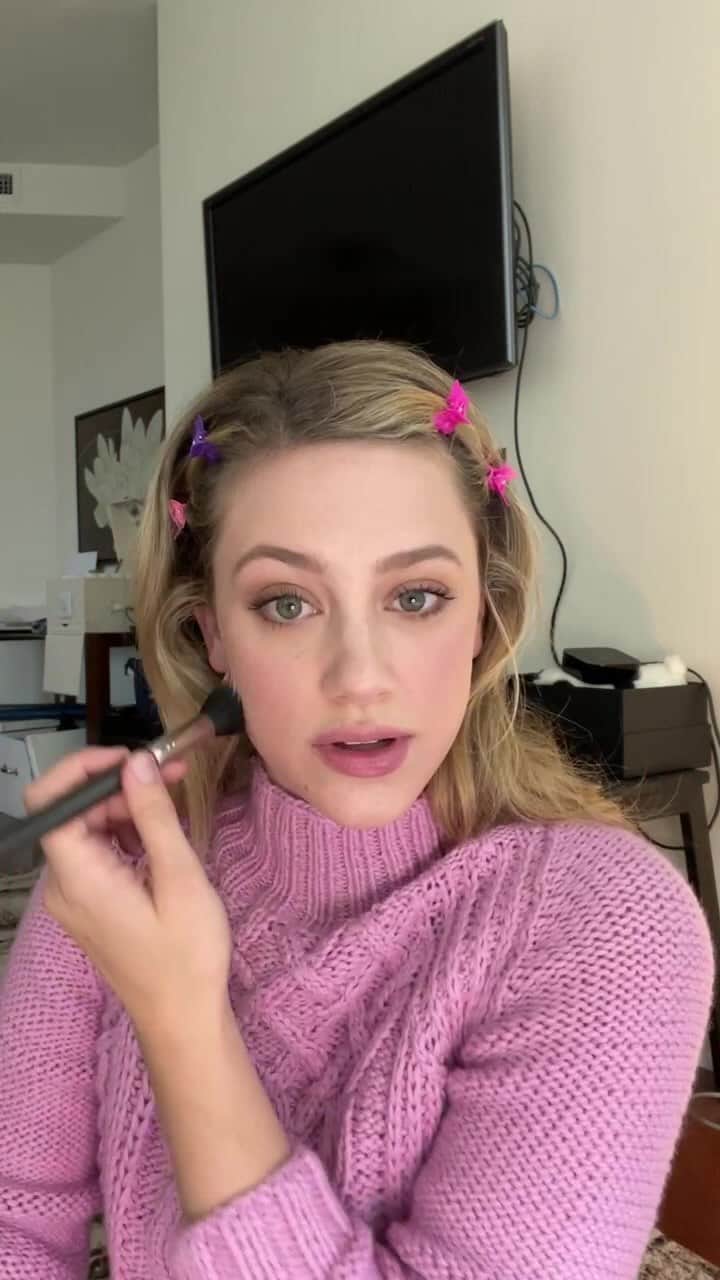 リリ・ラインハルトのインスタグラム：「Everyday @covergirl makeup look 🌸」