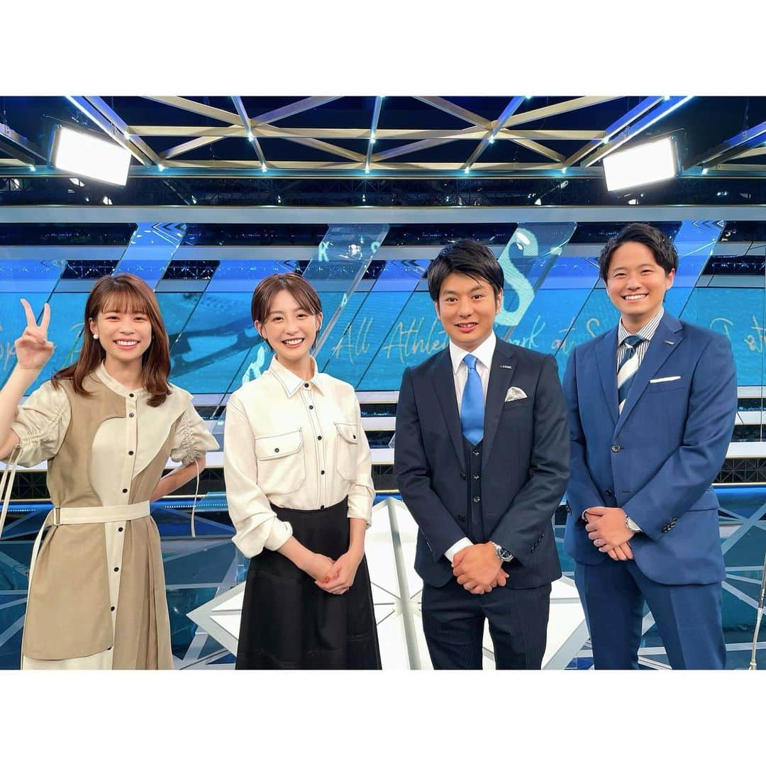 宮司愛海さんのインスタグラム写真 - (宮司愛海Instagram)「S-PARKメンバー🎤 担当曜日が違うので普段4人揃わないのですが、、 昨夜は久々に全員で会えたので嬉しくて写真を撮りました。  ピースが唯ちゃんらしいし、 笑顔がかたいのがミツさんらしいし、 逆にニコニコ笑顔が黒瀬らしい！ 2枚目はミツさんがなんとか自然な笑顔を作ろうとしている様子です。笑  写真を見返しながら、なんだか胸がほっこりあたたまるような気がしました🍚  #鈴木唯 #中村光宏 #黒瀬翔生」9月27日 11時46分 - manami_miyaji