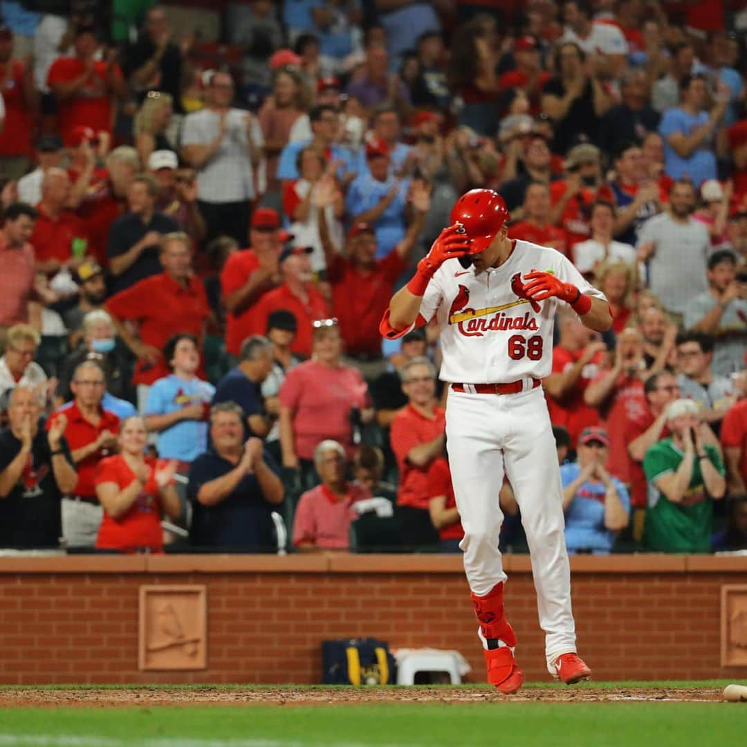 ラーズ・ヌートバーのインスタグラム：「Birds are back in the Lou 📍」