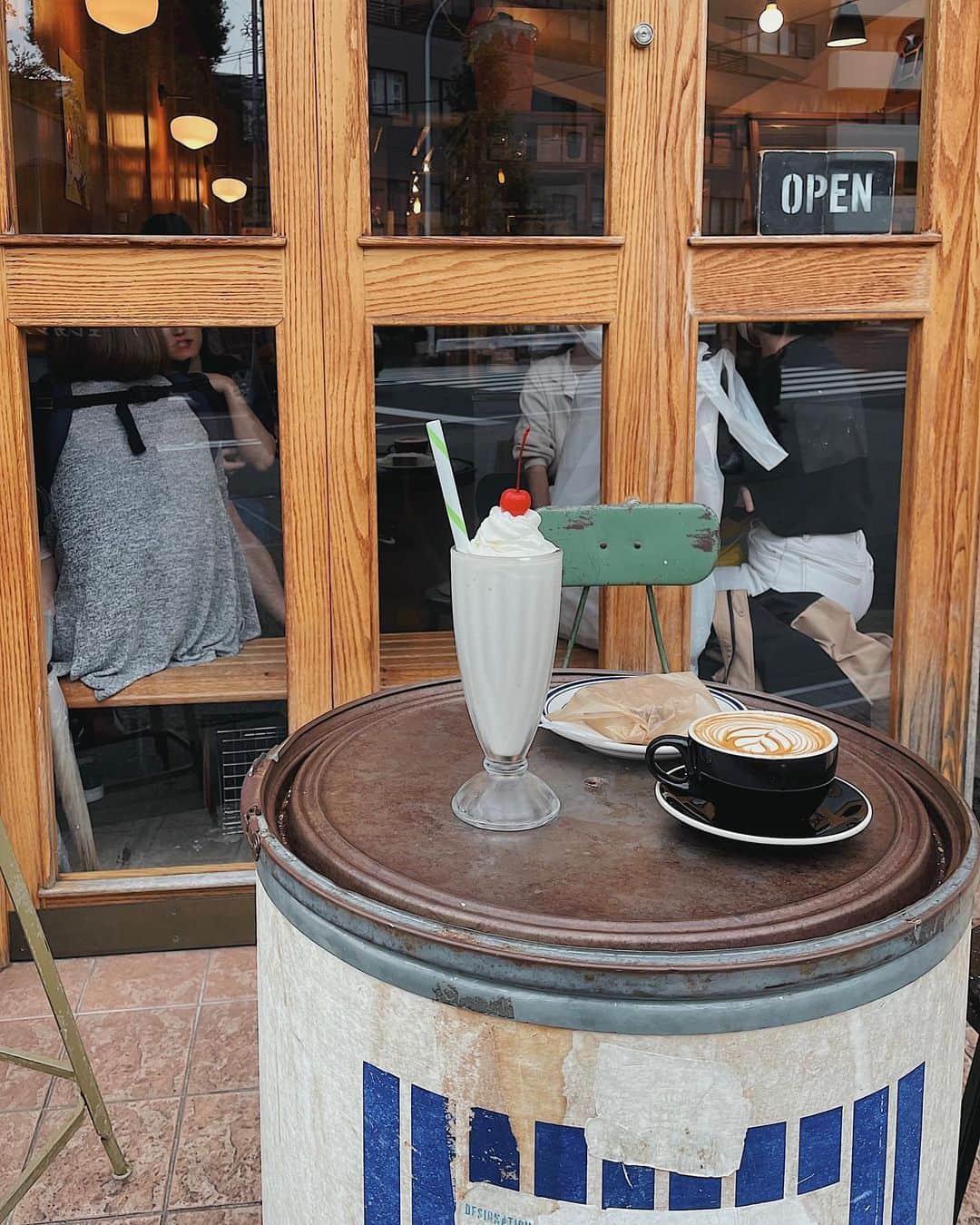 Julia Castroさんのインスタグラム写真 - (Julia CastroInstagram)「Banana shake🍌  またカフェ開拓にはまりつつあるこの頃... . #cafe #tokyo #littlenapcoffeestand  #littlenapcoffeeroasters  #bananashake  #カフェ開拓 #カフェ巡り #バナナシェイク #大好物 #julistagram」9月27日 21時42分 - julia.c.0209