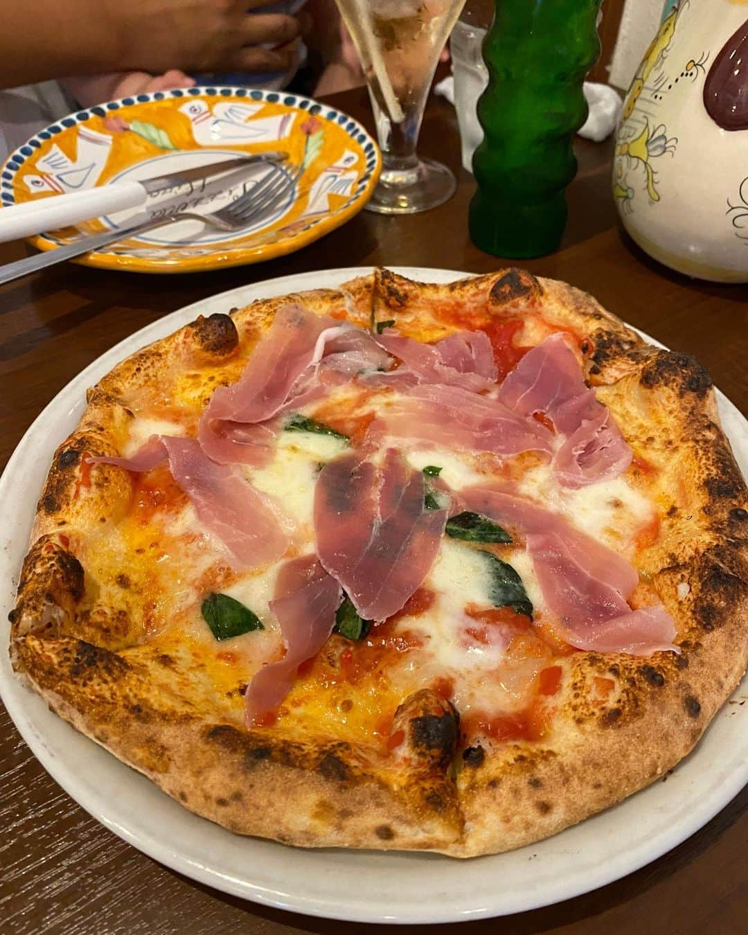 得あゆさんのインスタグラム写真 - (得あゆInstagram)「ここのピザ🍕めっちゃ美味しかった🥺 マルゲリータととうもろこし🥺💓 @pizzeriahiro 🍕  シャツだけでサラッと過ごせる 季節好き🍁@saisondepapillon_official  ・ ・ ・ ・ ・ ・ ・ ・ ・ ・ ・ ・ ・ ・ #saisiondepapillon#sdp#2021aw#alwaysbeyourself#どんなときもあなたらしく#セゾンドパピヨン#ソフトエレガント #オフィスカジュアル#大人可愛い#大人レディ#今日のコーデ#シャツ#白シャツ#スカート#ママコーデ#ママファッション#子育てママ#きれいめコーデ#秋冬#帽子#秋コーデ#襟付きブラウス#ピザ#ピッツェリア#pizza#pizzeria#伊丹#とうもろこし#マルゲリータ#イタリアン」9月27日 21時54分 - tokuayu819