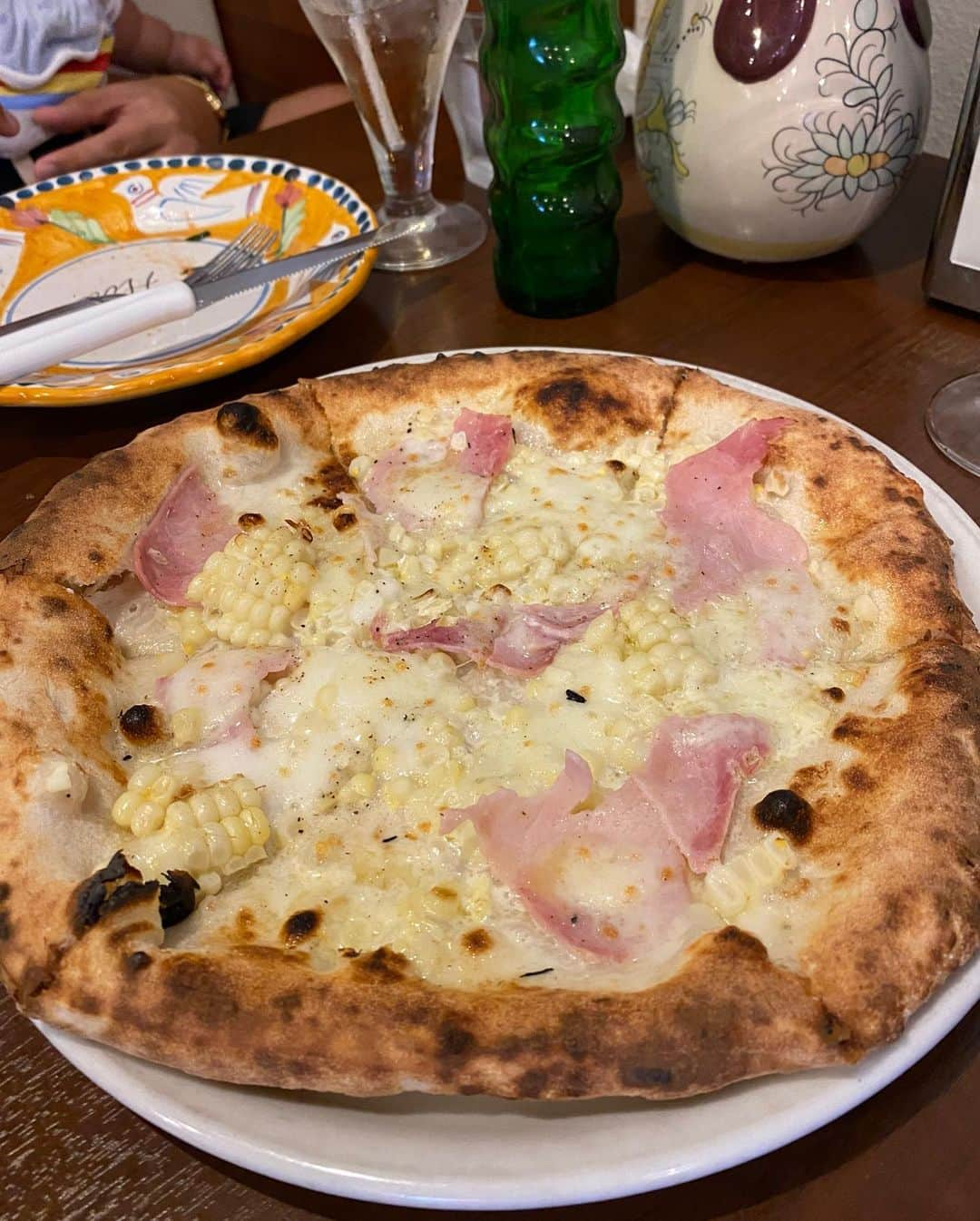 得あゆさんのインスタグラム写真 - (得あゆInstagram)「ここのピザ🍕めっちゃ美味しかった🥺 マルゲリータととうもろこし🥺💓 @pizzeriahiro 🍕  シャツだけでサラッと過ごせる 季節好き🍁@saisondepapillon_official  ・ ・ ・ ・ ・ ・ ・ ・ ・ ・ ・ ・ ・ ・ #saisiondepapillon#sdp#2021aw#alwaysbeyourself#どんなときもあなたらしく#セゾンドパピヨン#ソフトエレガント #オフィスカジュアル#大人可愛い#大人レディ#今日のコーデ#シャツ#白シャツ#スカート#ママコーデ#ママファッション#子育てママ#きれいめコーデ#秋冬#帽子#秋コーデ#襟付きブラウス#ピザ#ピッツェリア#pizza#pizzeria#伊丹#とうもろこし#マルゲリータ#イタリアン」9月27日 21時54分 - tokuayu819