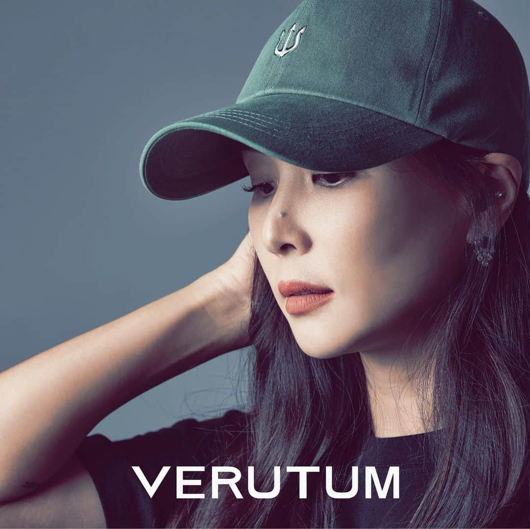 コ・ソヨンのインスタグラム：「@kosoyoung_official  @verutum_official releases now on VERUTUM official website. #SOYOUNG #VERUTUM #CAP」