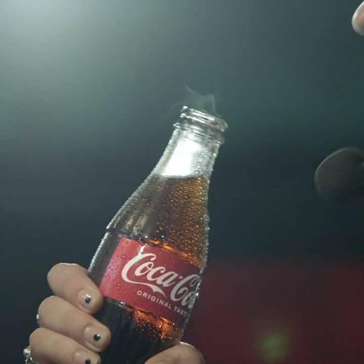 アラン・ウォーカーのインスタグラム：「#ad It’s finally out! I’m excited to bring some #RealMagic into the gaming world with my friends @cocacola」